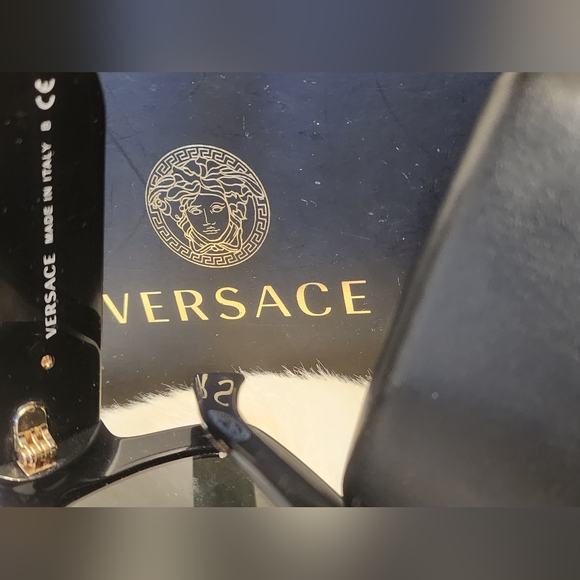 Black and gold Authentic Versace sunglasses - Picture 5 of 9
